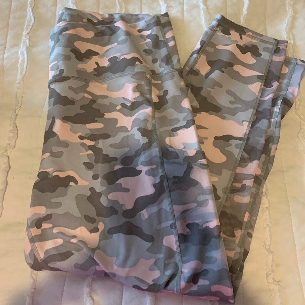 Fabletics Pink Camo 7/8 length leggings